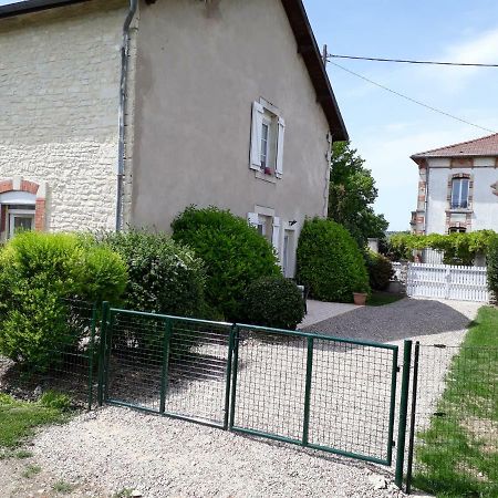 Gite Aux Lauriers Lacroix-sur-Meuse Exteriér fotografie