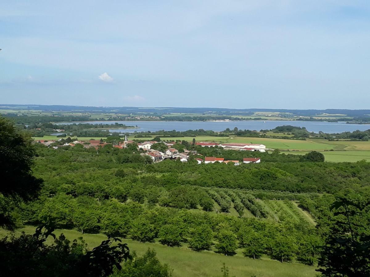 Gite Aux Lauriers Lacroix-sur-Meuse Exteriér fotografie