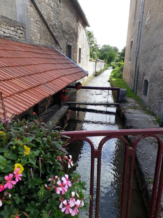 Gite Aux Lauriers Lacroix-sur-Meuse Exteriér fotografie