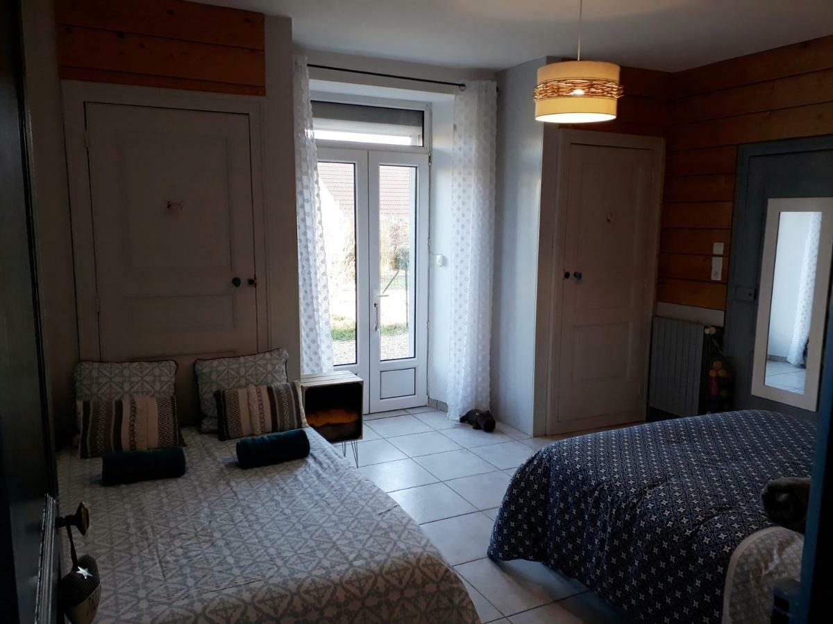 Gite Aux Lauriers Lacroix-sur-Meuse Exteriér fotografie