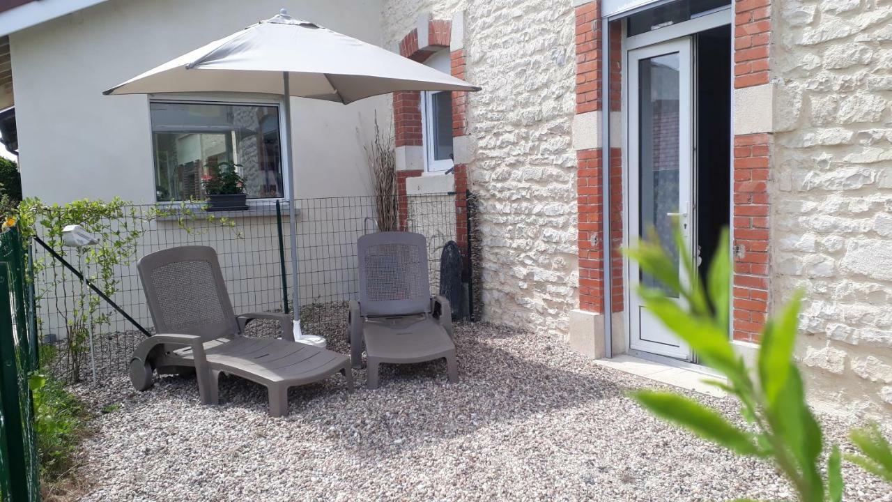 Gite Aux Lauriers Lacroix-sur-Meuse Exteriér fotografie