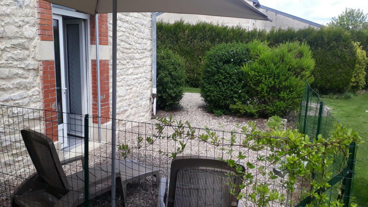 Gite Aux Lauriers Lacroix-sur-Meuse Exteriér fotografie