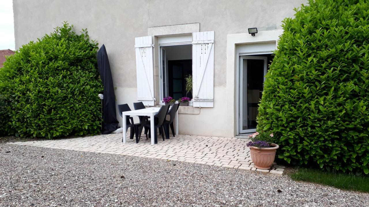 Gite Aux Lauriers Lacroix-sur-Meuse Exteriér fotografie